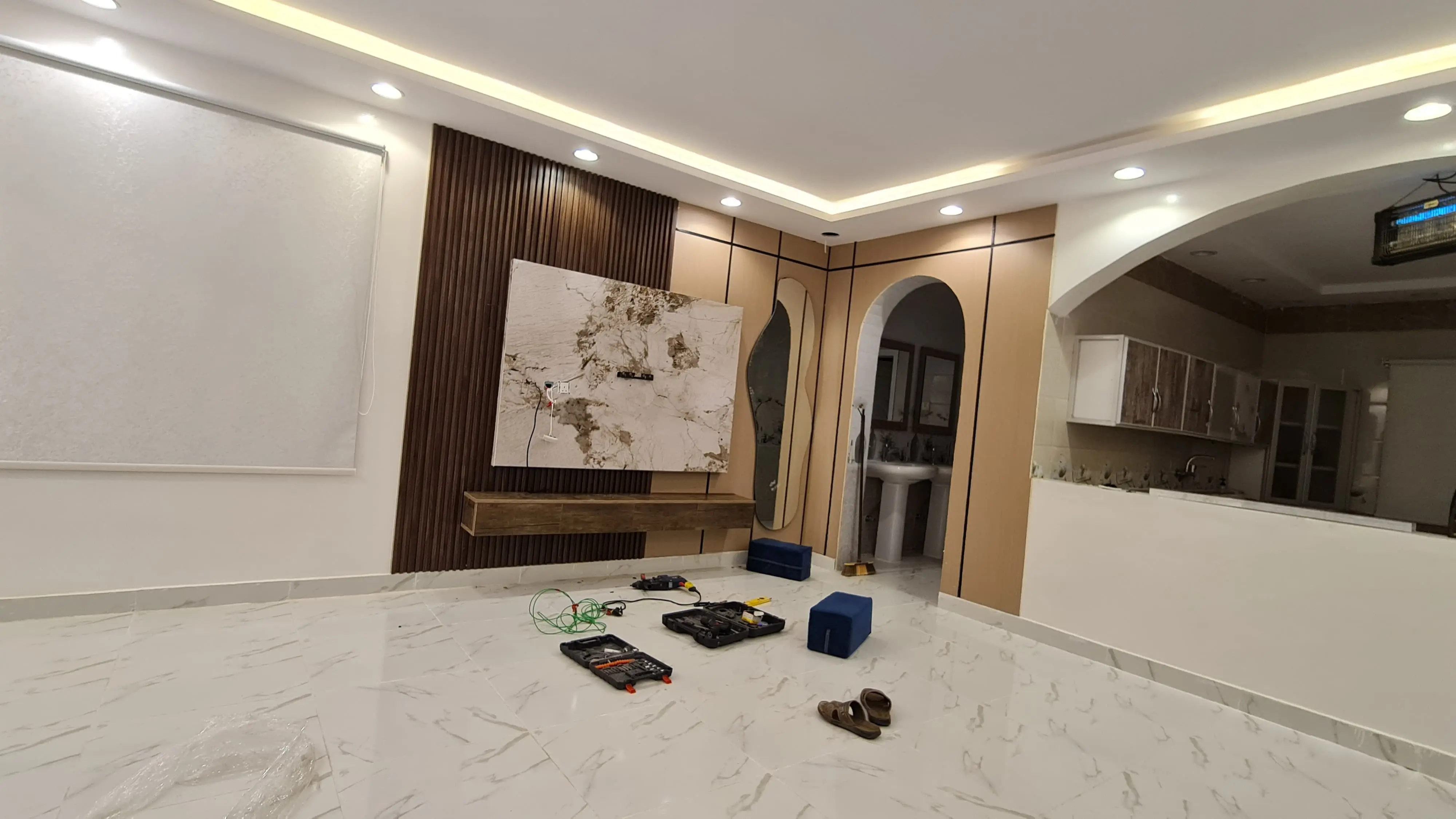 ديكورات ودهانات الانجاز - تنفيذ دهانات صالات فخمة